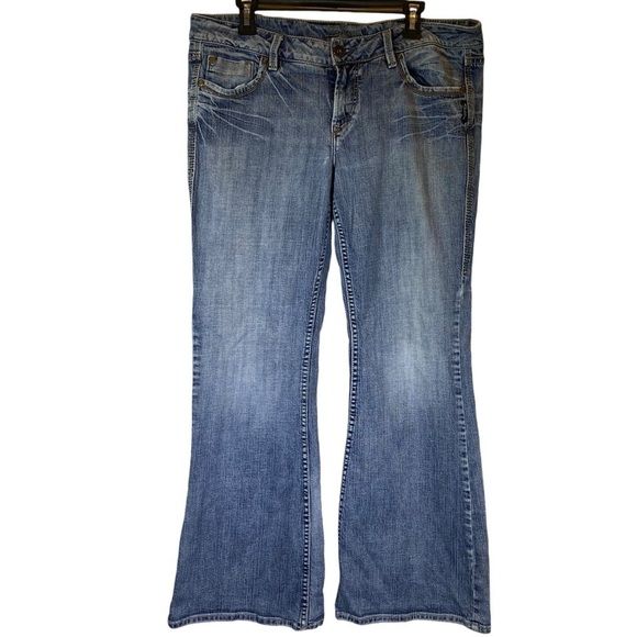 Silver Eden Flare Light Wash Low Rise Y2K Distressed Jeans Women's 34/31 - Picture 1 of 12